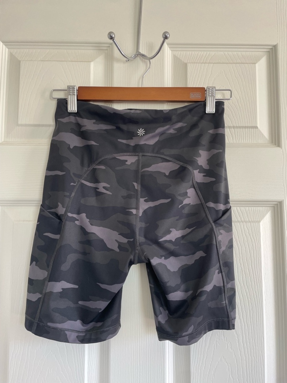Athleta Gray Camo High Rise Bike Shorts Athletic Compression Size SP